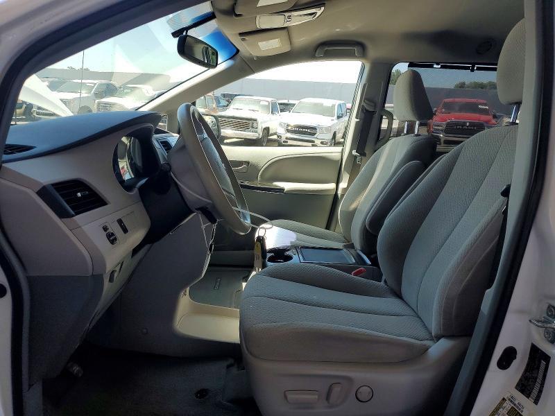 2014 TOYOTA SIENNA LE — Фото 7 из 13