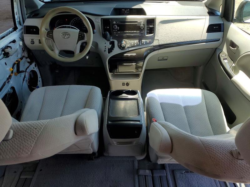2014 TOYOTA SIENNA LE — Фото 8 из 13
