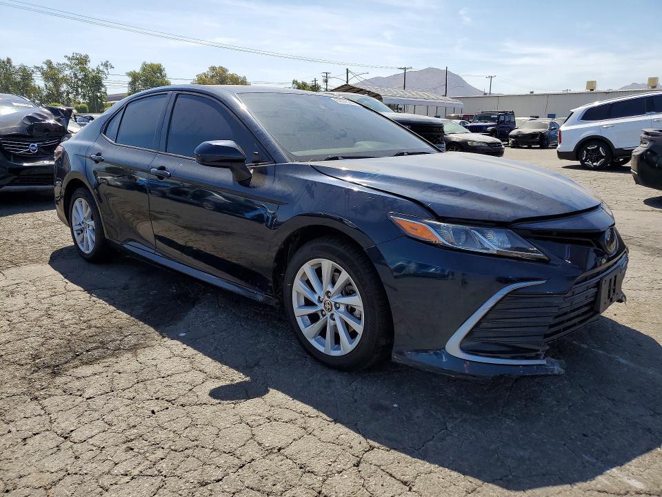 2021 TOYOTA CAMRY LE — Фото 4 из 12