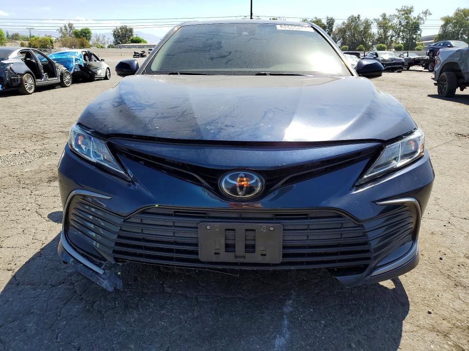 2021 TOYOTA CAMRY LE — Фото 5 из 12