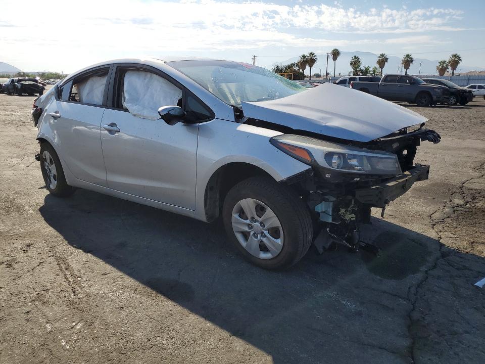 2017 KIA FORTE LX — Фото 4 из 12