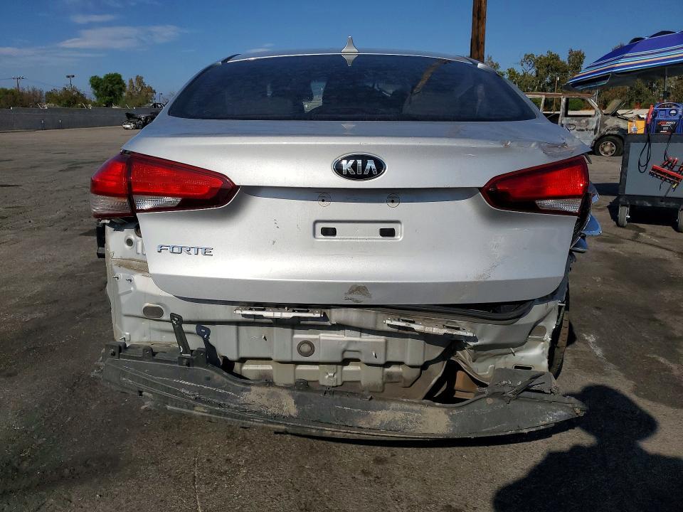 2017 KIA FORTE LX — Фото 6 из 12