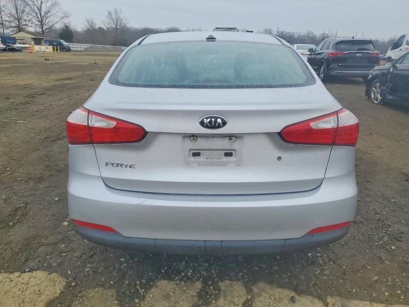 2015 KIA FORTE LX — Фото 6 из 12
