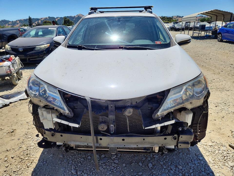2015 TOYOTA RAV4 XLE — Фото 5 из 13