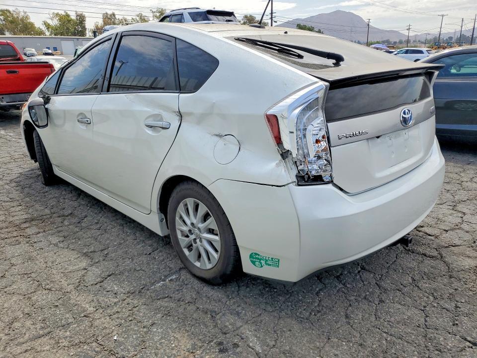 2013 TOYOTA PRIUS PLUG-IN HYBRID ADVANCED — Фото 2 из 12