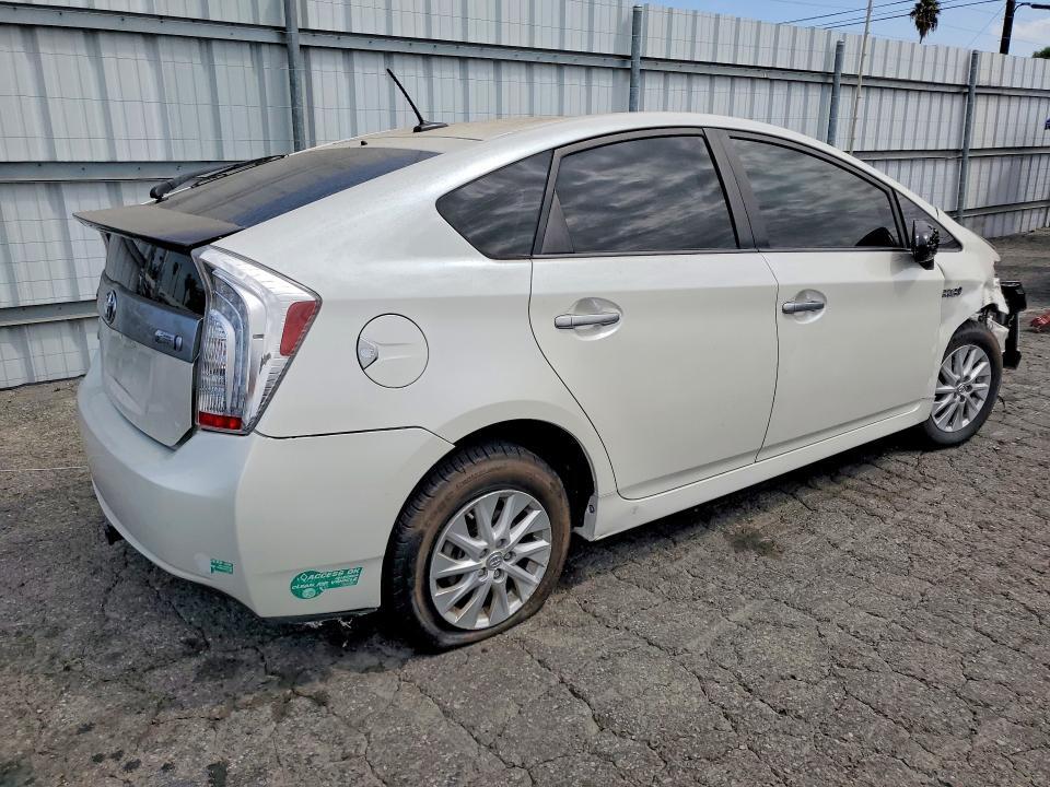 2013 TOYOTA PRIUS PLUG-IN HYBRID ADVANCED — Фото 3 из 12
