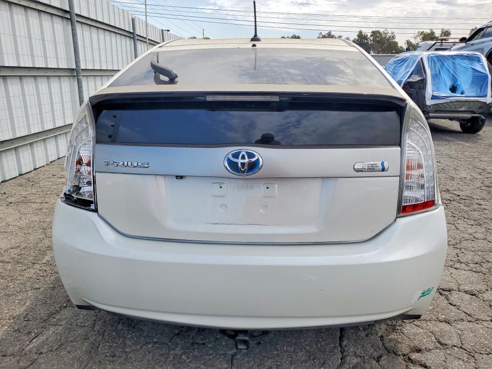 2013 TOYOTA PRIUS PLUG-IN HYBRID ADVANCED — Фото 6 из 12