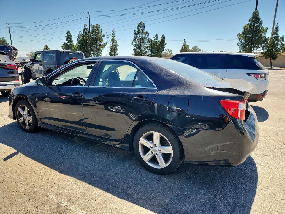 2012 TOYOTA CAMRY SE — Фото 2 из 12