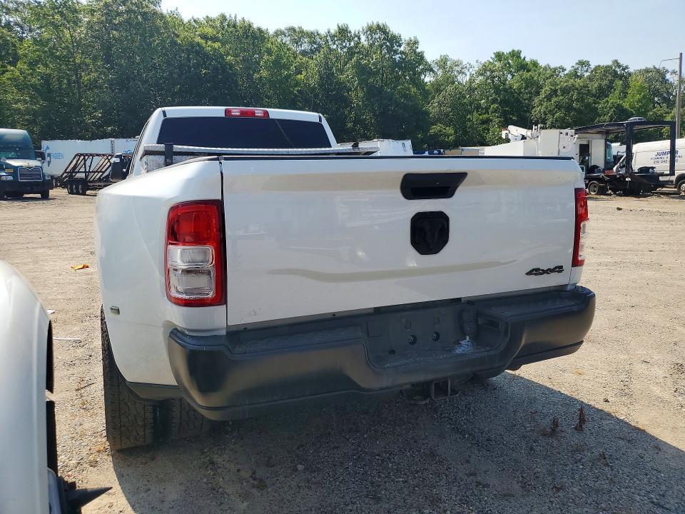 2023 RAM 3500 TRADESMAN — Фото 2 из 13