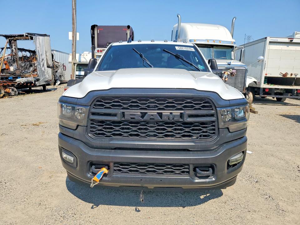 2023 RAM 3500 TRADESMAN — Фото 5 из 13