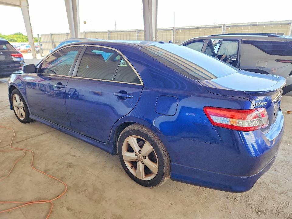 2011 TOYOTA CAMRY SE — Фото 2 из 12