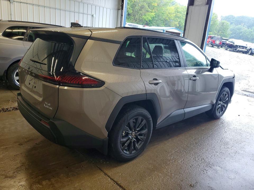 2026 TOYOTA RAV4 LE — Фото 3 из 13
