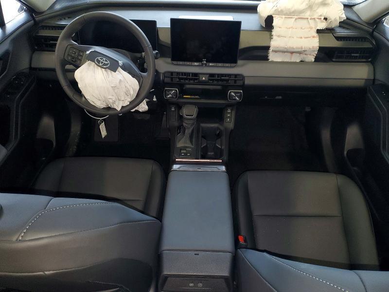 2026 TOYOTA RAV4 LE — Фото 8 из 13