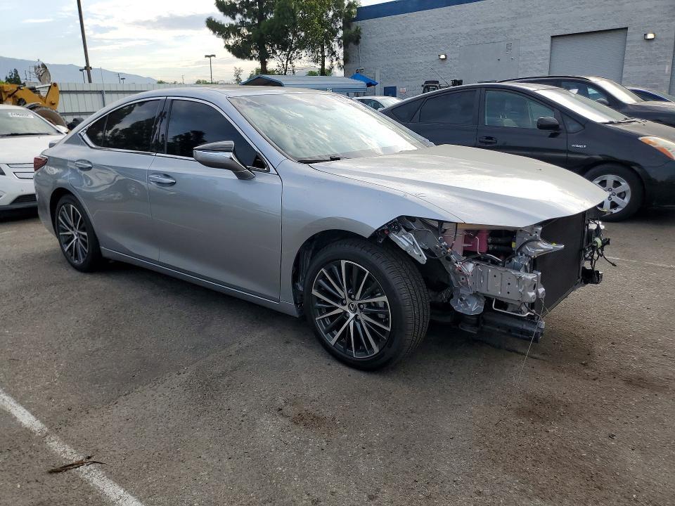 2023 LEXUS ES 300H BASE — Фото 4 из 13