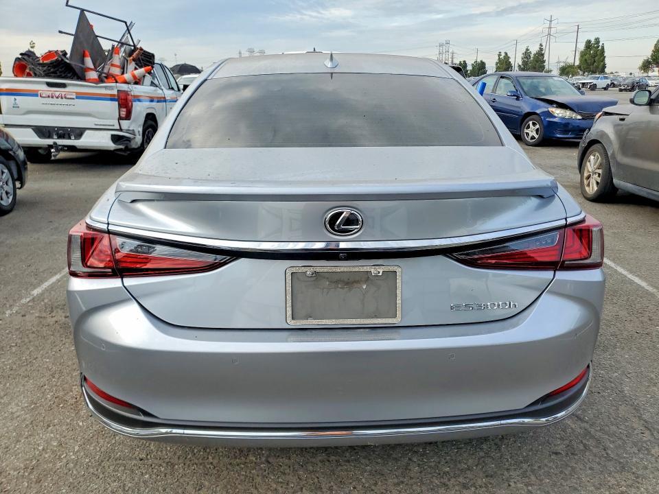 2023 LEXUS ES 300H BASE — Фото 6 из 13