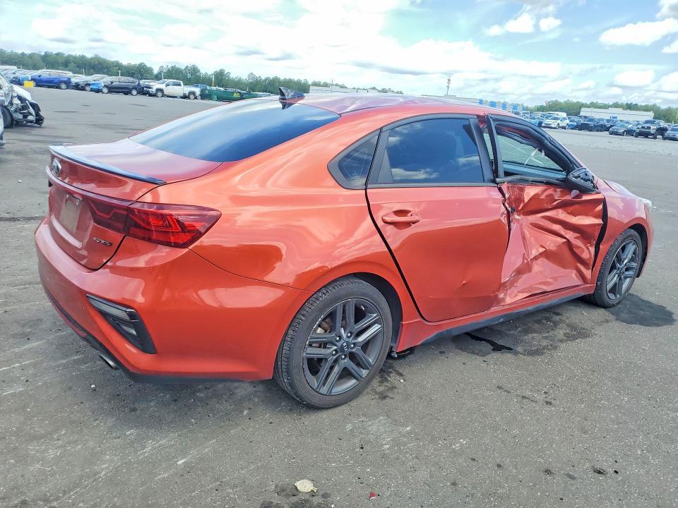 2021 KIA FORTE GT LINE — Фото 3 из 12