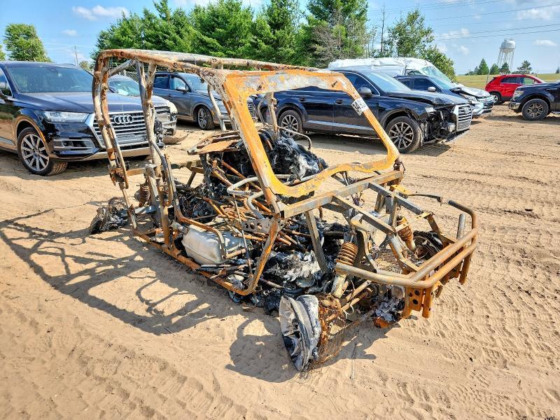 2020 CAN-AM COMMANDER 3JBKCAX29LJ000081