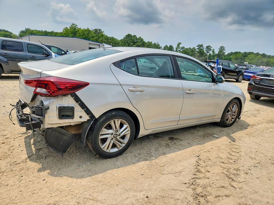 2020 HYUNDAI ELANTRA SEL — Фото 3 из 12