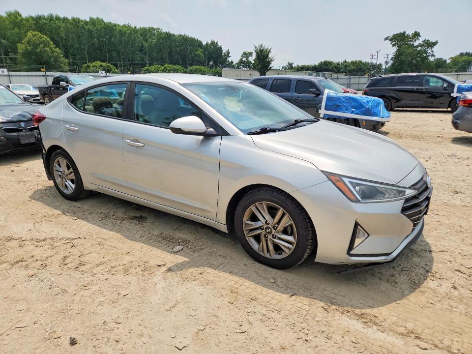 2020 HYUNDAI ELANTRA SEL — Фото 4 из 12
