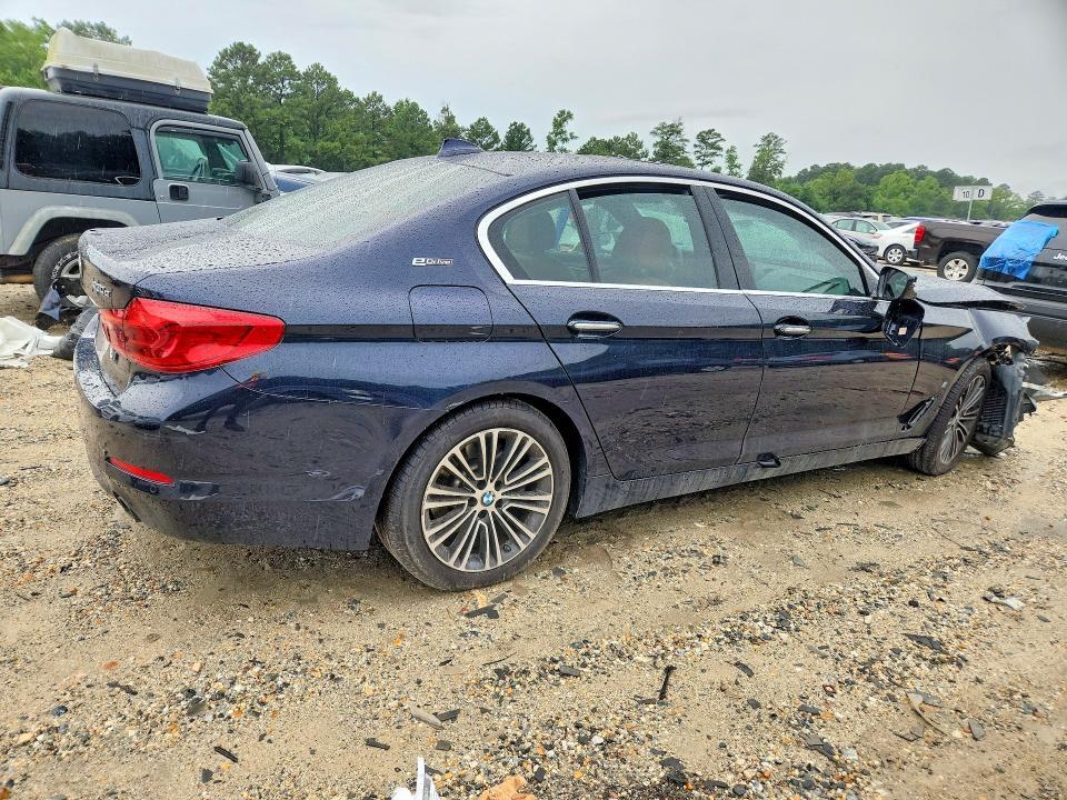 2018 BMW 530XE — Фото 3 из 13