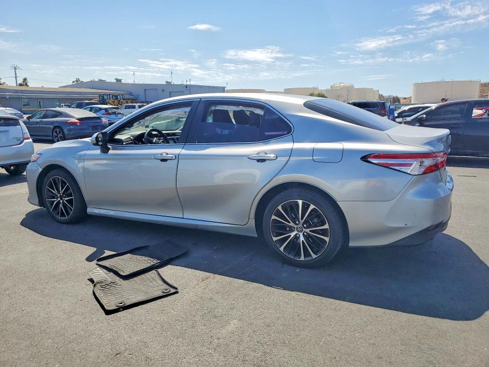 2018 TOYOTA CAMRY LE — Фото 2 из 12
