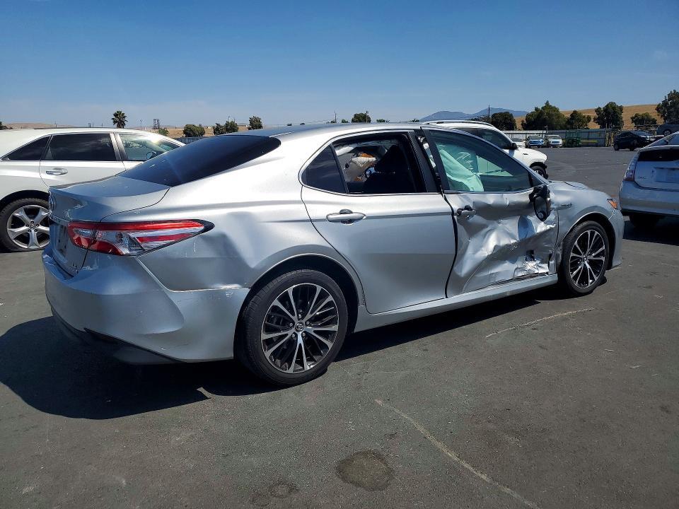 2018 TOYOTA CAMRY LE — Фото 3 из 12