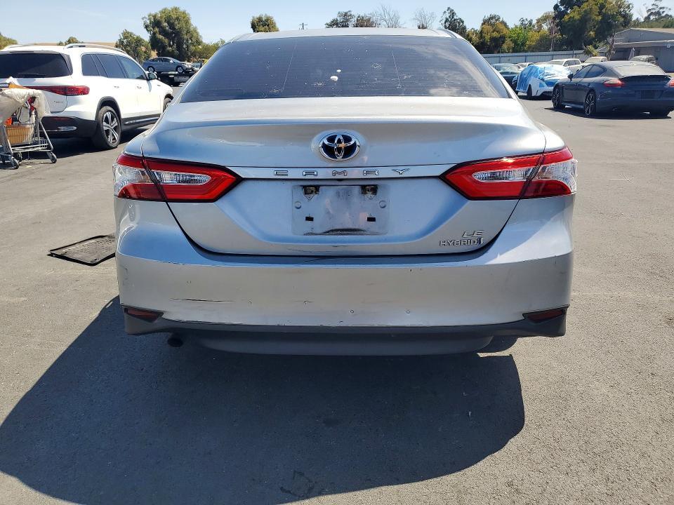 2018 TOYOTA CAMRY LE — Фото 6 из 12