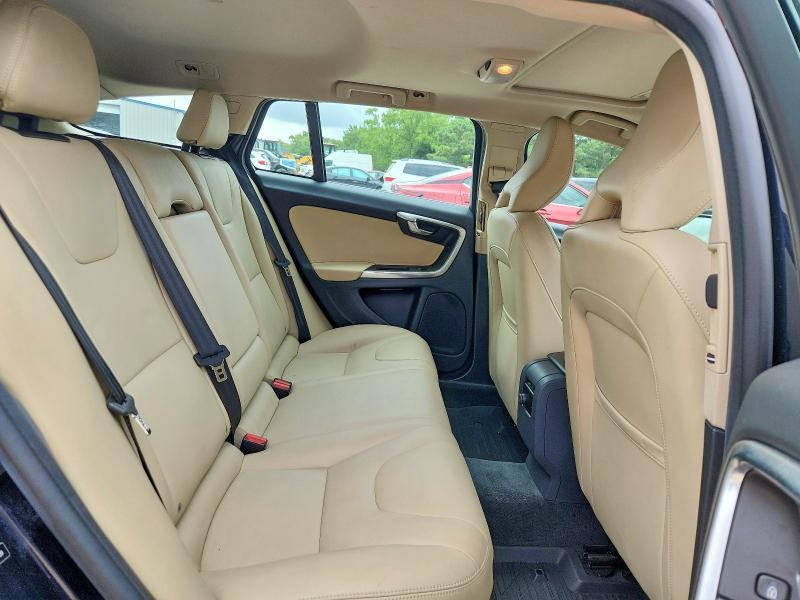 2017 VOLVO V60 T5 PREMIER — Фото 10 из 12