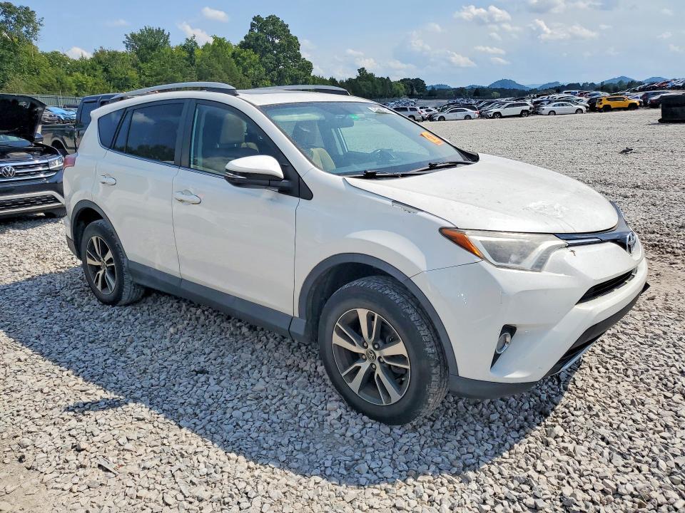 2016 TOYOTA RAV4 XLE — Фото 4 из 13