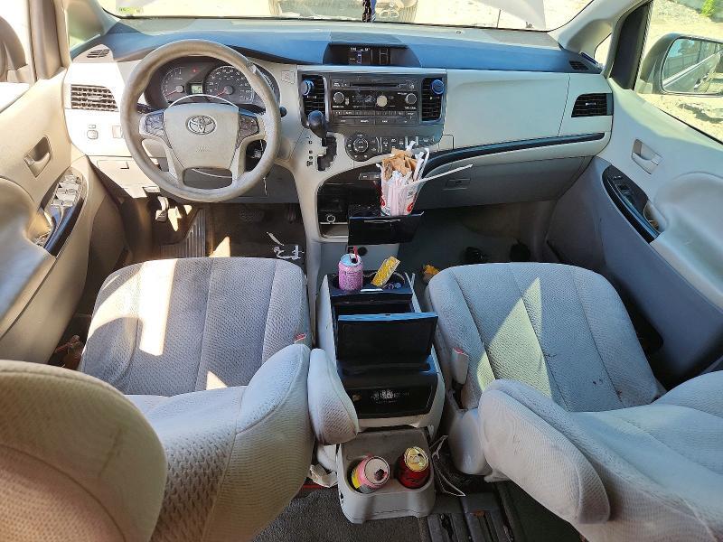2013 TOYOTA SIENNA LE — Фото 8 из 13
