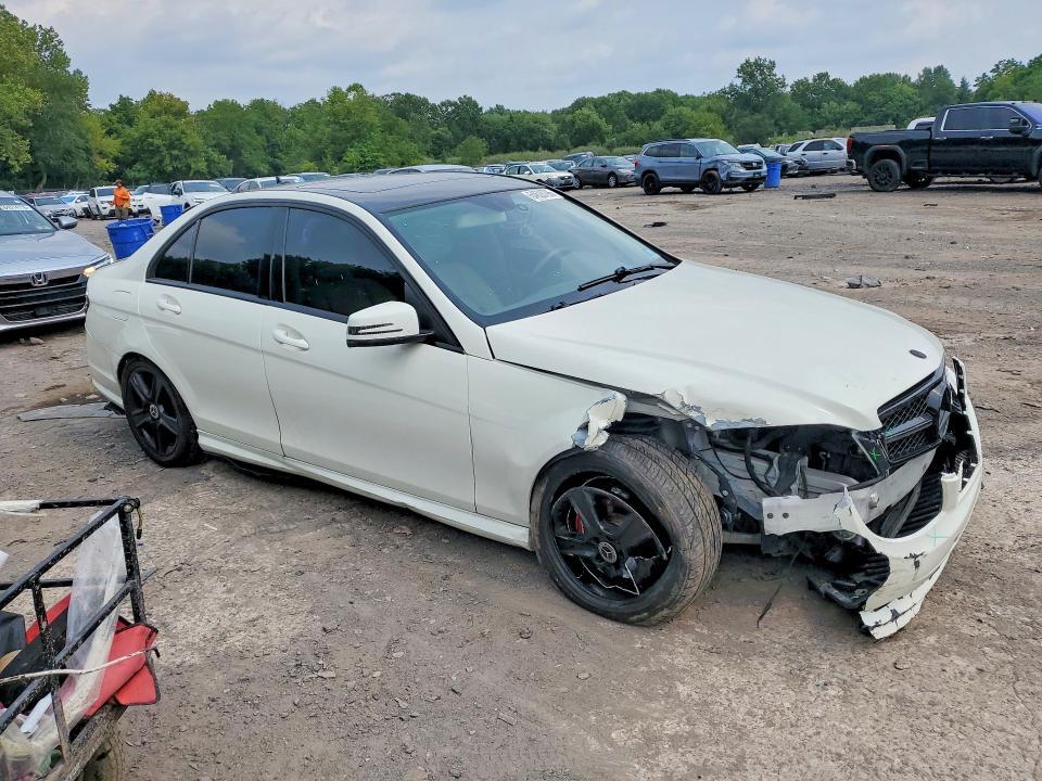 2011 MERCEDES-BENZ C 300 4MATIC — Фото 4 из 12