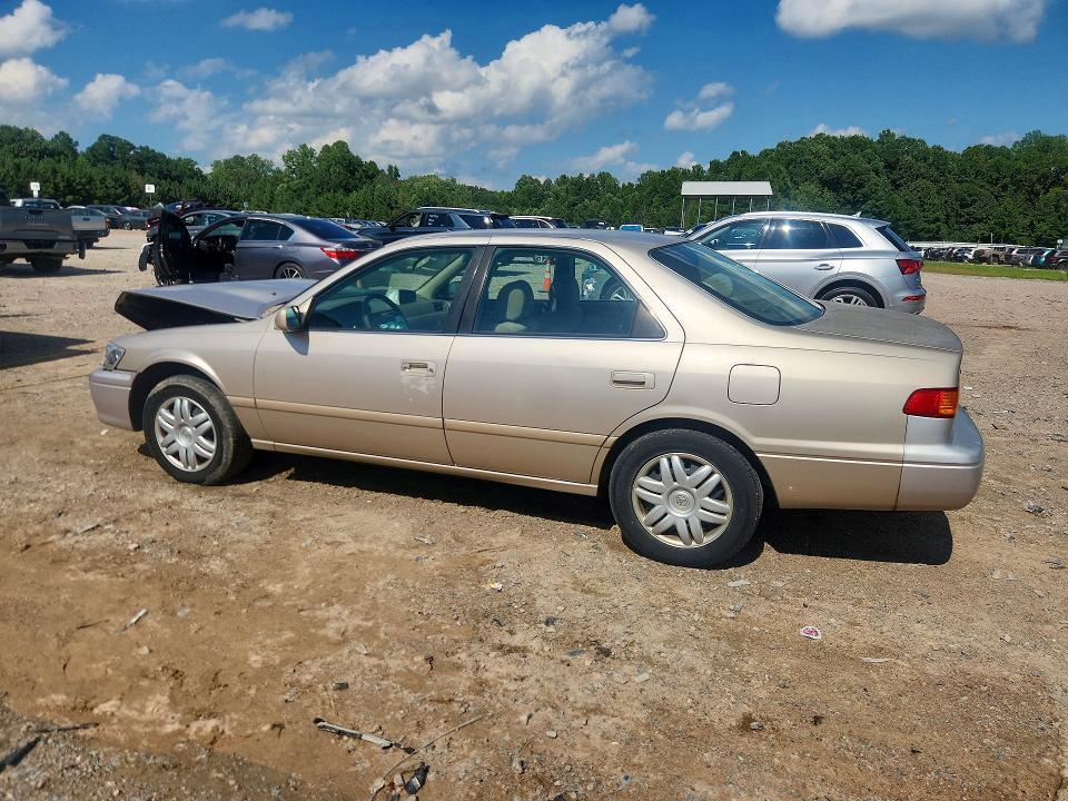 2001 TOYOTA CAMRY LE — Фото 2 из 12