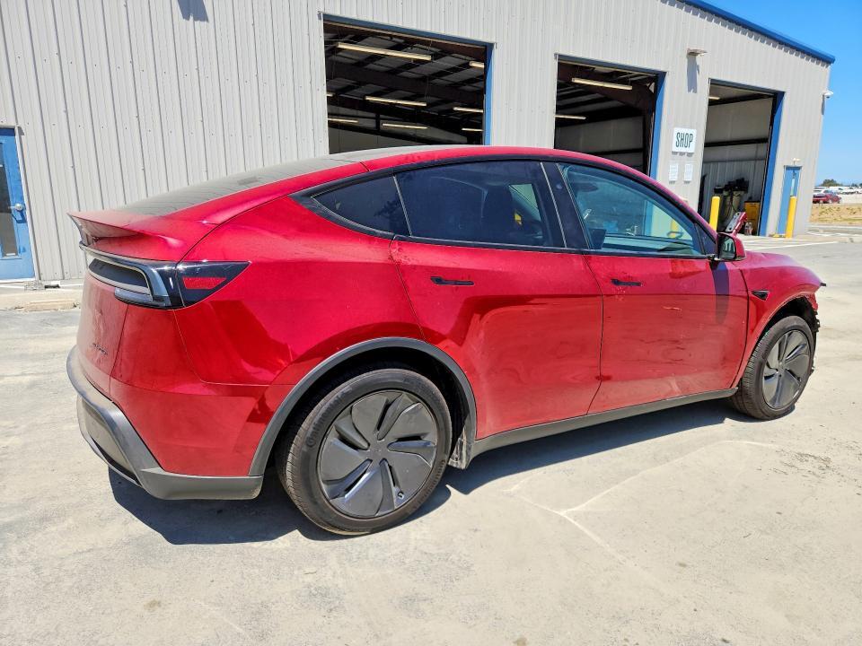 2026 TESLA MODEL Y — Фото 3 из 12