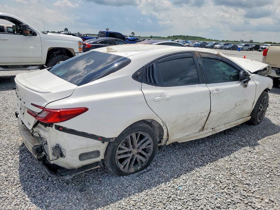 2025 TOYOTA CAMRY SE — Фото 3 из 13
