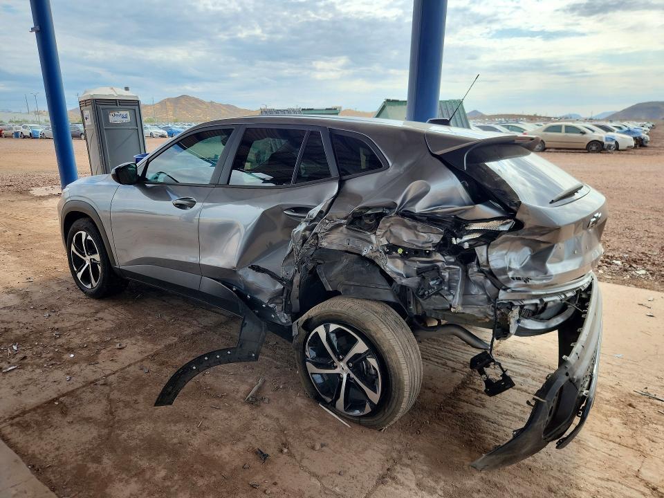 2025 CHEVROLET TRAX 1RS — Фото 2 из 13