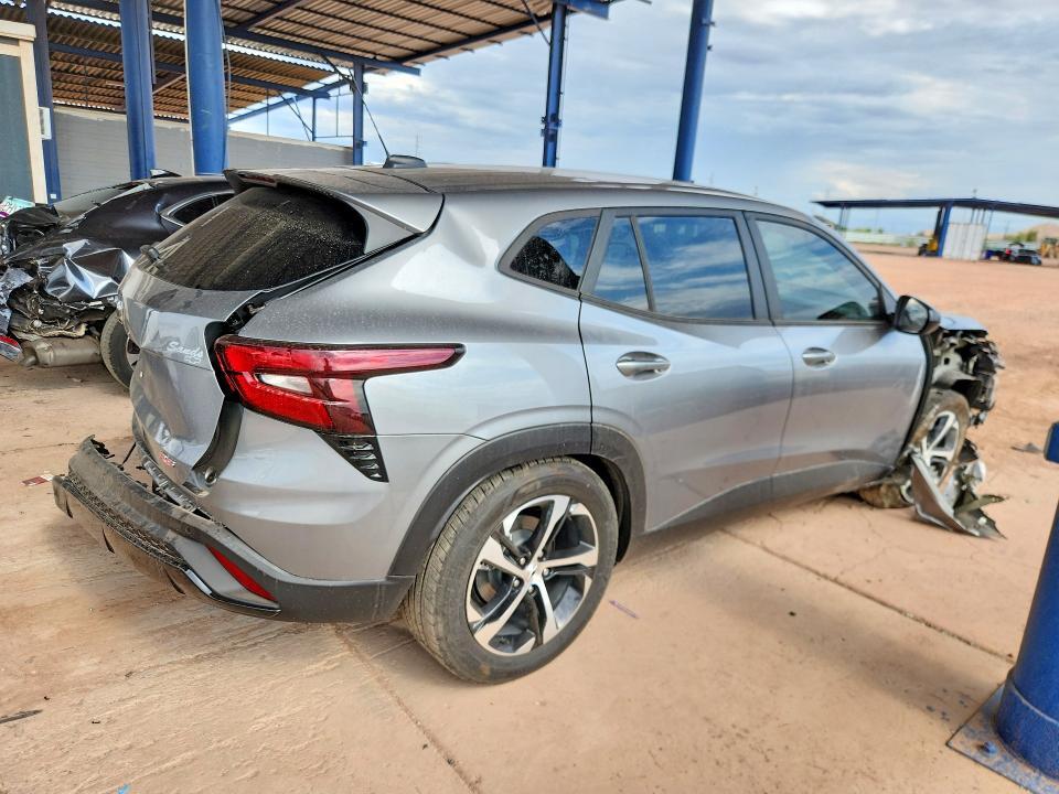 2025 CHEVROLET TRAX 1RS — Фото 3 из 13