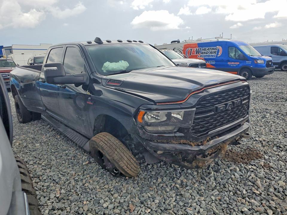 2024 RAM 3500 BIG HORN — Фото 4 из 12