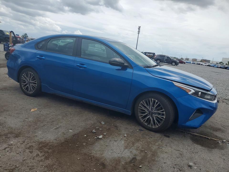 2023 KIA FORTE GT-LINE — Фото 4 из 13