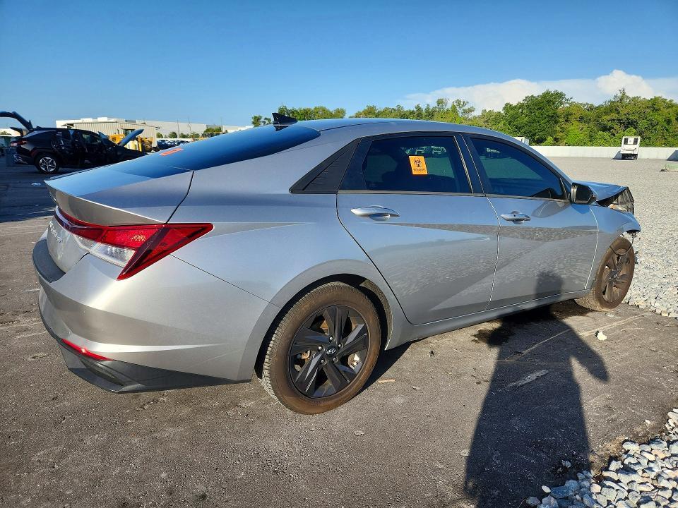 2023 HYUNDAI ELANTRA SEL — Фото 3 из 12