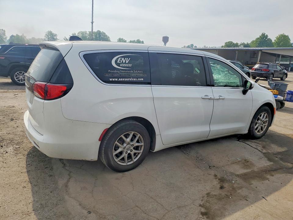 2022 CHRYSLER VOYAGER LX — Фото 3 из 13