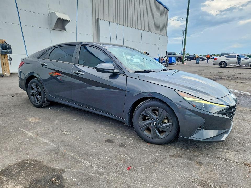 2022 HYUNDAI ELANTRA SEL — Фото 4 из 12