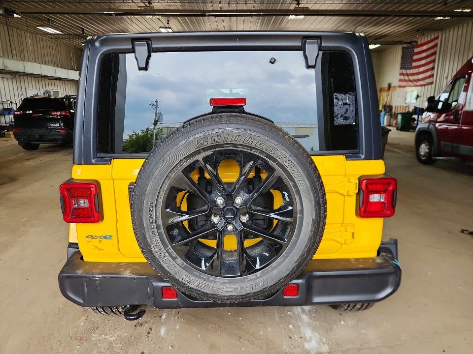 2021 JEEP WRANGLER UNLIMITED SAHARA 4XE — Фото 6 из 14