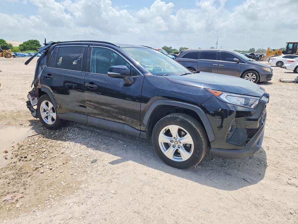 2021 TOYOTA RAV4 XLE — Фото 4 из 14