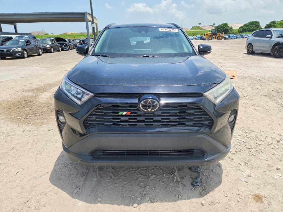 2021 TOYOTA RAV4 XLE — Фото 5 из 14