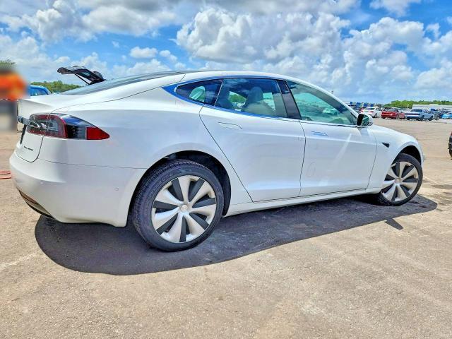 2020 TESLA MODEL S — Фото 3 из 12