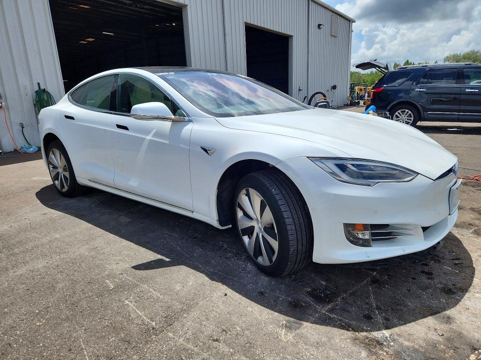 2020 TESLA MODEL S — Фото 4 из 12