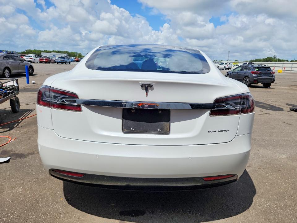 2020 TESLA MODEL S — Фото 6 из 12