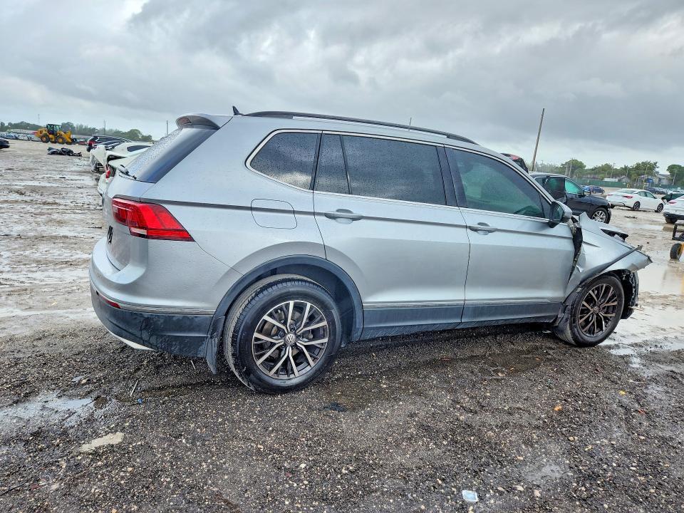 2020 VOLKSWAGEN TIGUAN SE — Фото 3 из 13