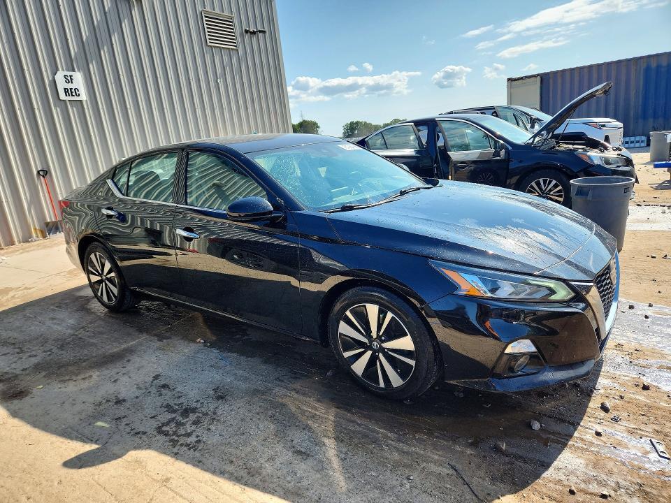 2019 NISSAN ALTIMA SL — Фото 4 из 12
