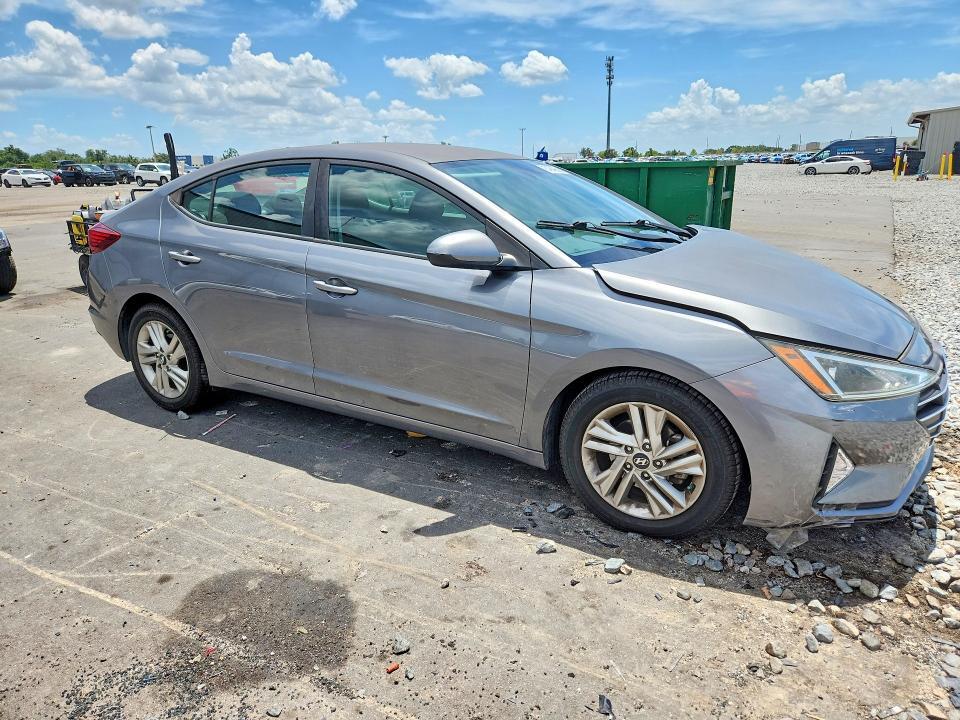 2019 HYUNDAI ELANTRA SEL — Фото 4 из 12